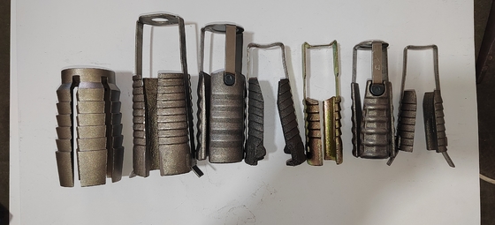 鋳造材料のソースから作られた拡張アンカーボルトとナッツ組立